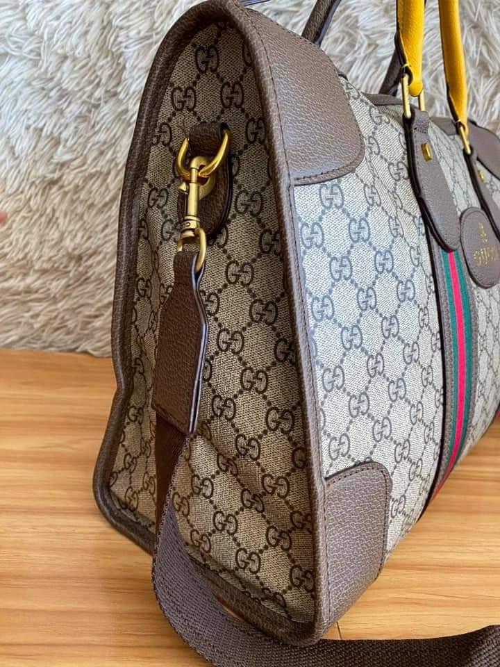 GUCCI Neo Vintage Monogram Travel Bag / Gucci Duffle bag กระเป๋าเดินทางใบใหญ่ มาพร้อมสายสะพายที่สามารถถอดได้ ให้คุณเลือกสะพายไหล่หรือถือได้