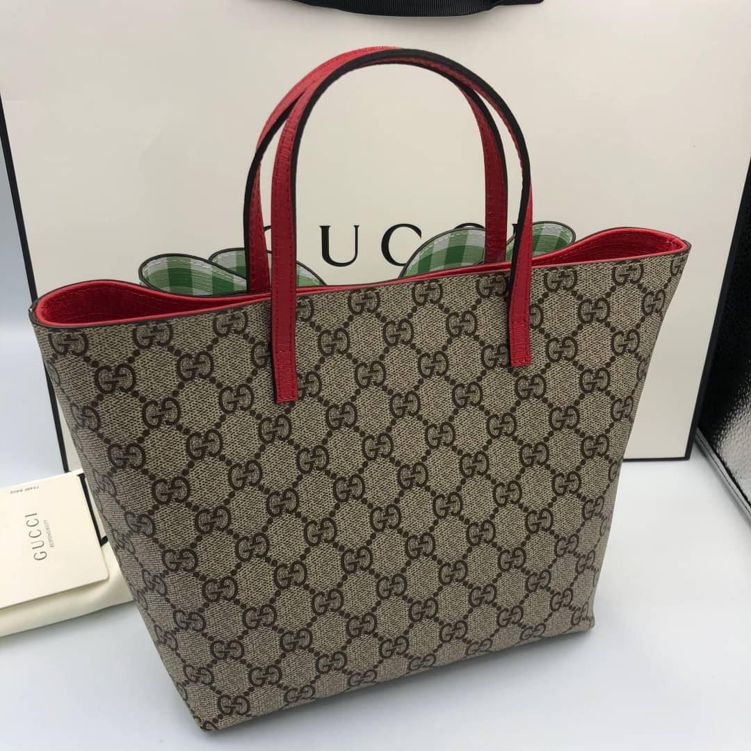 VIP 】Animal-Friendly Gucci Kid GG Supreme Tote Bag งานหนังแท้ทรงตั้งสวย ขนาดกะทัดรัด จุของได้เยอะ ใช้ได้ทั้งเด็กและผู้ใหญ่ น่ารักมากค่ะ