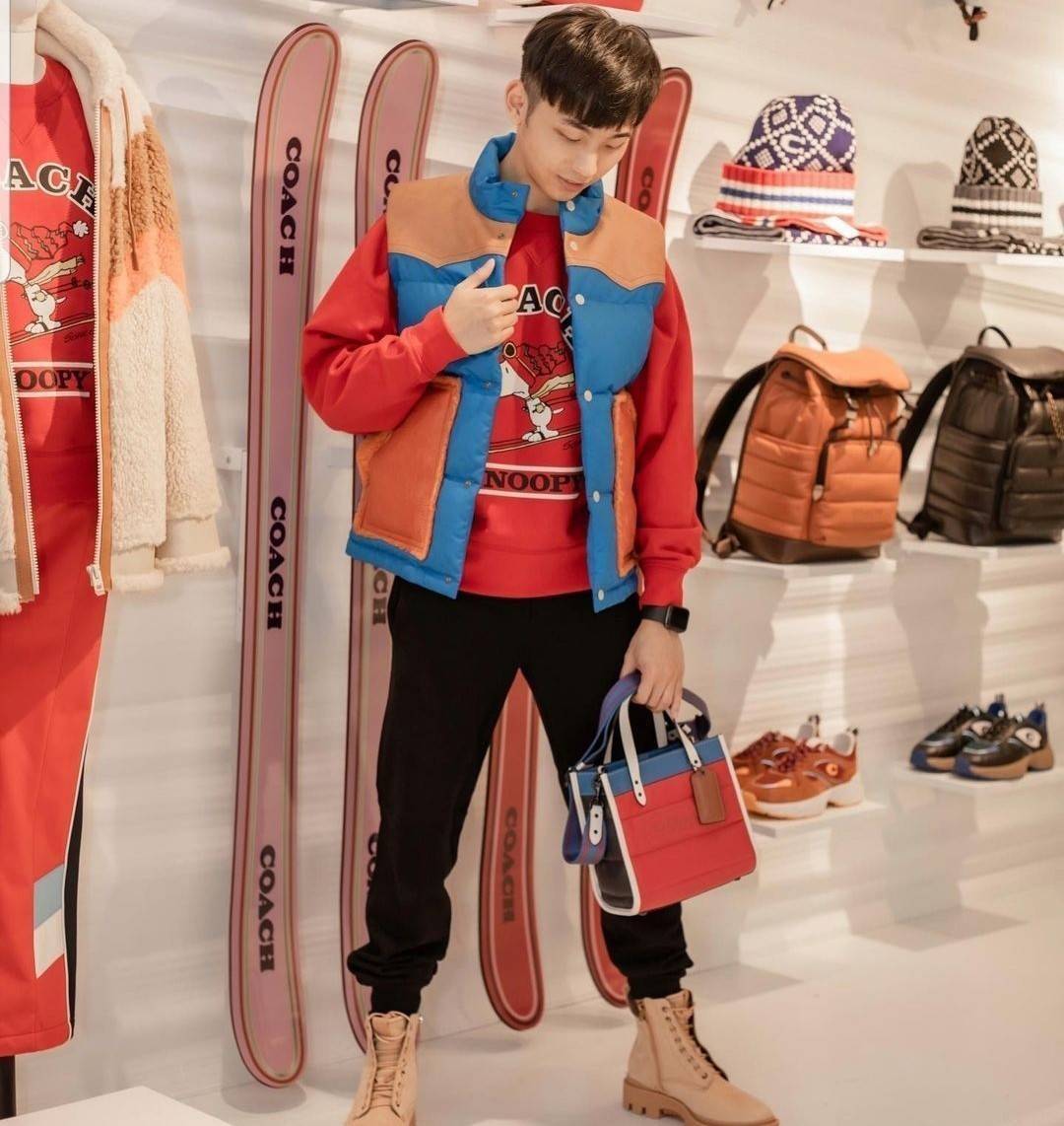 COACH CASUAL STYLE STREET STYLE 2WAY PLAIN LEATHER ELEGANT STYLE (C6958 C6852) 🌺 ที่สุด! ของที่สุด!! กระเป๋าถือ กระเป๋าสะพายรูปทรงสุดฮิต สุดคลาสสิค รุ่น UNISEX ที่ชิคๆ สบายๆ ได้ทั้งชายและหญิง// วัสดุหนังแท้ทั้งใบ ตัดเย็บด้วยหนังเนื้อนุ่มพิเศษ หนา 