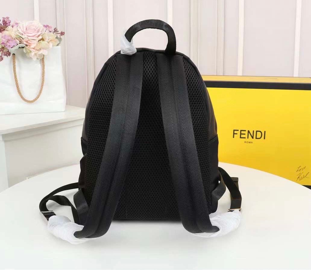 FENDI monster backpack เกรดออริจินอล FENDI Unisex Calfskin Nylon Logo Backpack กระเป๋าเป้เฟนดิ รุ่นยอดนิยมเอกลักษณ์แบรนด์ จุของได้เยอะ ใช้ได้ทั้งชายหญิง พกใบนี้ใบเดียวเอาอยู่ เป็นหนึ่งคอลเลคชั่นเด็ดที่สุดแห่งปีเลยจ้า