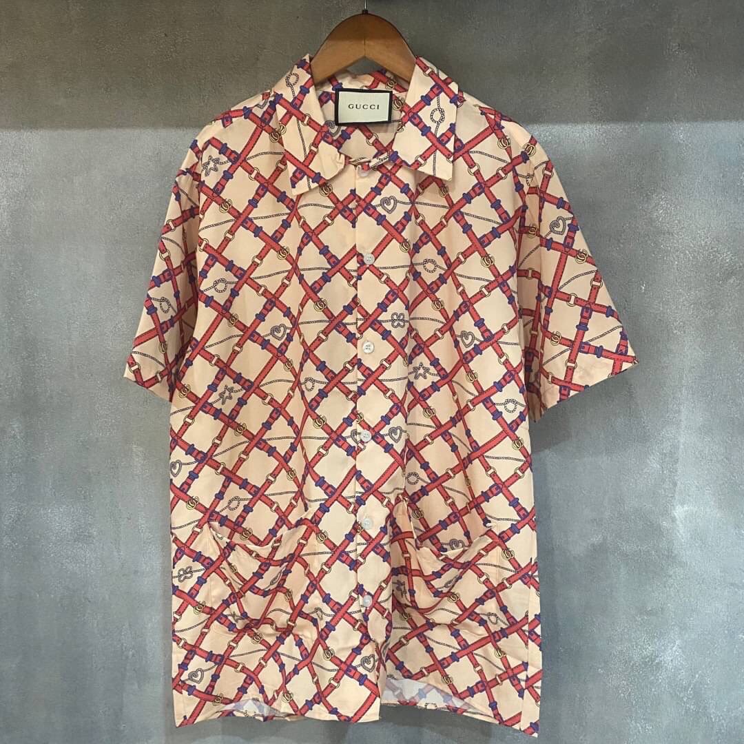 Gucci Oversized paper effect Bowling Print Shirt / Gucci Men's Shirts / Gucci Shirt งานเกรดออริจินอล พิมพ์ลายคมชัด มีป้ายแท็กที่คอเสื้อทุกตัว พร้อมส่งที่ไทย ภาพสินค้าถ่ายจากงานขายจริง ใช้งานต่างประเทศได้