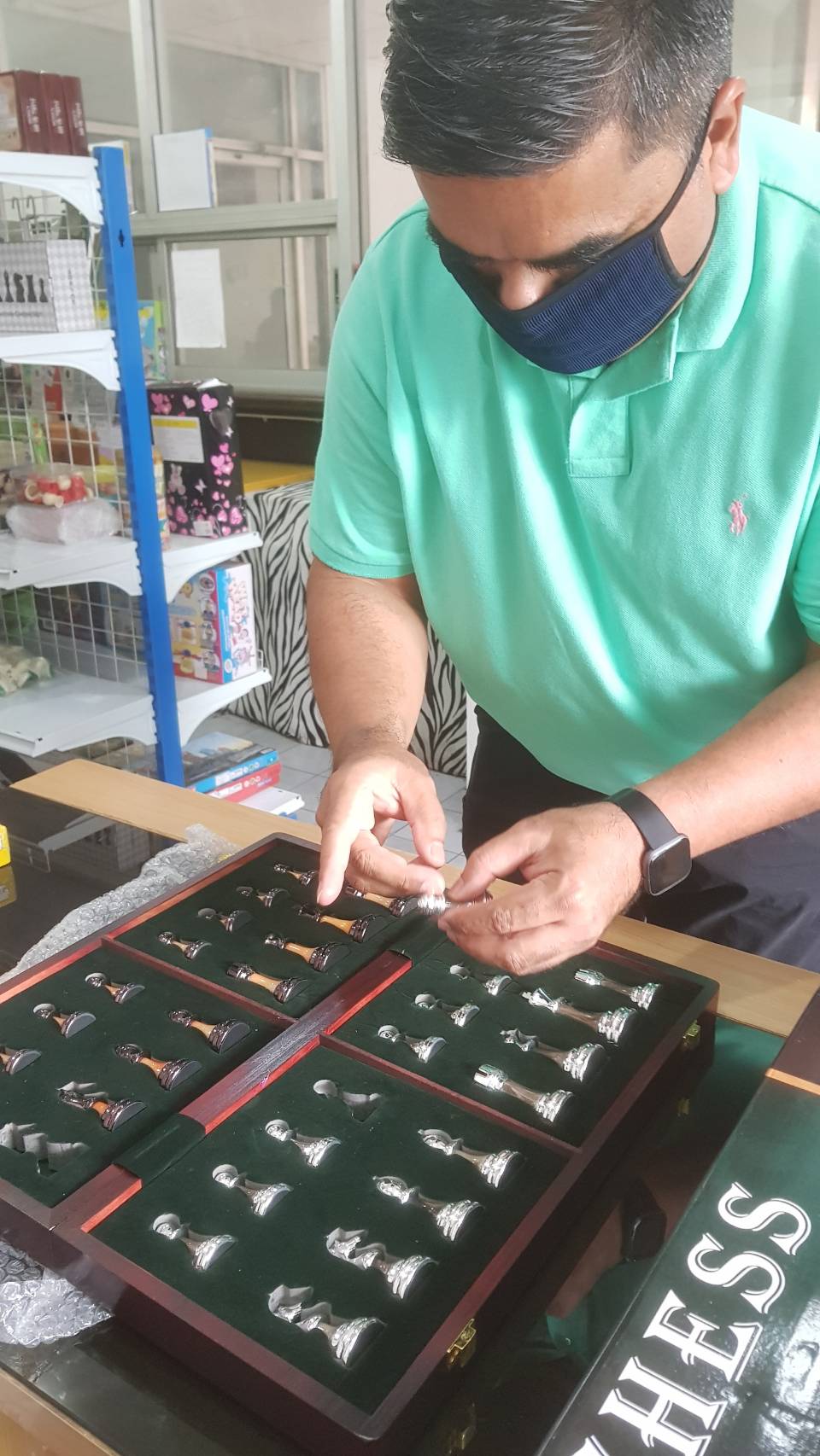 ชุดหมากรุกสากลไฮเอน(High End)ตัวอะคริลิคช่องขนาด 5x5 cm. ขนาดกระดาน45x45 cm.