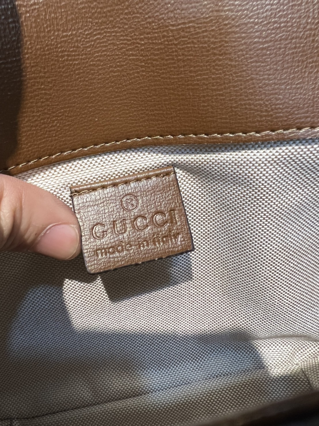 หนังแท้ GUCCI Horsebit 1955 mini bag GG Supreme canvas ที่สุดของรุ่นที่ฮอตหนักมาก คอลเลคชั่นที่ยอดขายดีตั้งแต่วันแรกที่ลง shop ด้วยรูปทรงที่กะทัดรัด ตอบโจทย์ได้ทุกลุค ทุกไลฟ์สไตล์ ใช้งานได้ง่ายคล่องตัว เรียกได้ว่าใครไม่มีได้ยังไง สวยขนาดนี้!!
