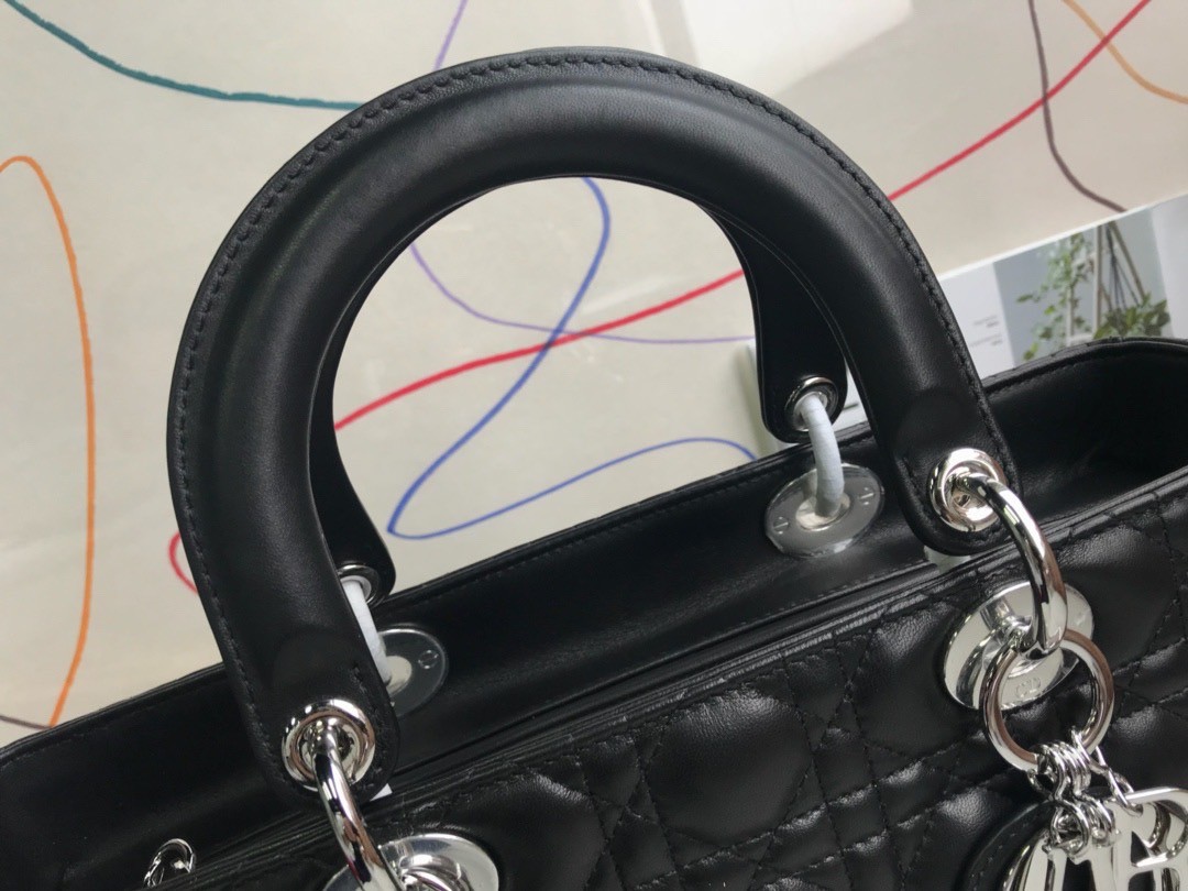 หนังแท้ LARGE LADY DIOR BAG Black Cannage Lambskin / Dior Lady Large พร้อมส่งที่ไทย งานหนังแท้ทั้งใบเกรดออริจินอล ภาพสินค้าถ่ายจากงานขายจริง ใช้งานต่างประเทศได้