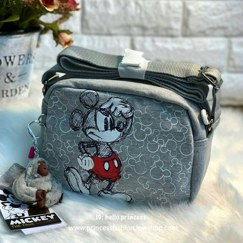 Kipling Mickey Plus Veni Crossbody Bag >>kipling factory oem HK ✔️1ในคอลเลคชั่น 90 ปี มิคกี้เม้าส์ ค่ะ ✔️พร้อมส่งที่ไทย ไม่ต้องรอพรี !! ✔️กระเป๋าสะพายครอสบอดี้ร์//สะพายข้าง ใบขนาดกำลังดี น่าใช้มากๆค่ะ ✔️แต่ละสี แต่ละลาย ว