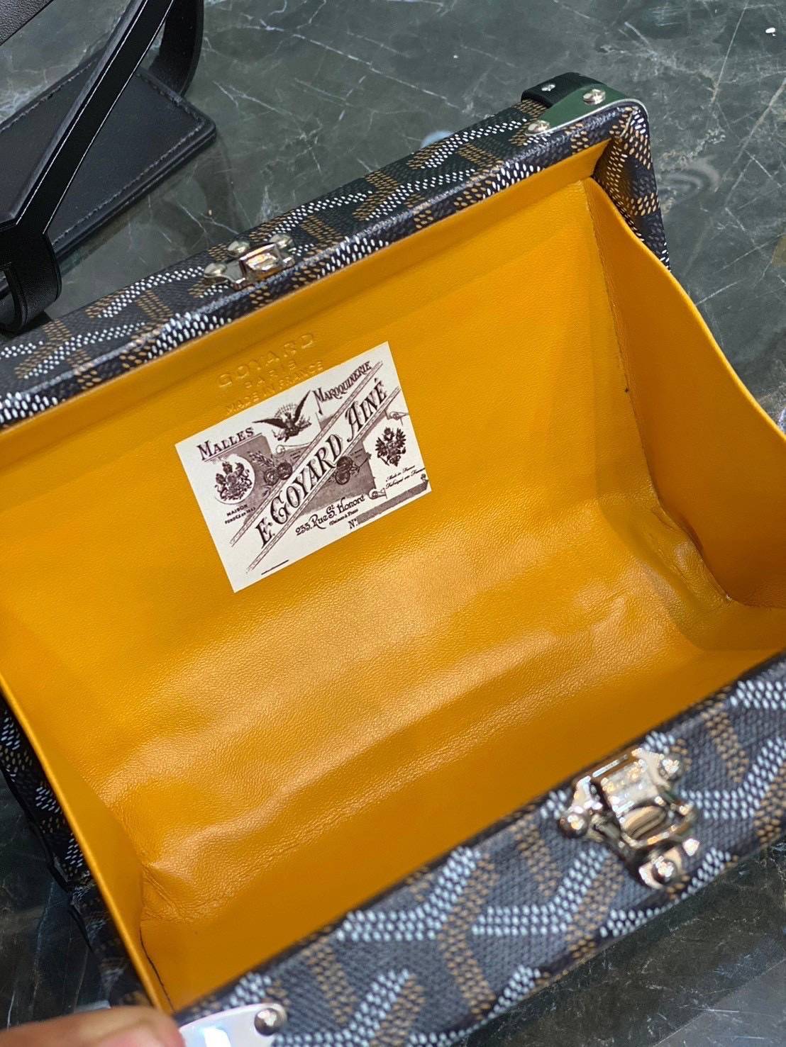 ORI หนังแท้ | Goyard Minaudière Trunk Bag กระเป๋าสะพายทรงแมสเซ็นเจอร์ เป็นคลัตช์ได้ในใบเดียว น้ำหนักเบา ทรงกล่องดีไซน์ใช้งานง่าย สวยหรู