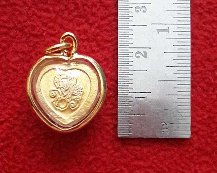 จี้เสด็จพ่อร.5เนื้อทองรูปหัวใจประดับเพชรเลี่ยมทองไมครอนพร้อมใบคาถาค่ะ