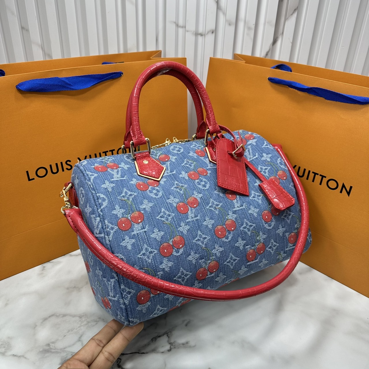 ORI หนังแท้ | LV x TM Bolsa Speedy Soft 30 Monogram cherry ช่วงนี้หน้าเชอรรี่ 🍒 กำลังออก 3 สีสุดฮอตเลือกช็อปได้เลยค่า กระเป๋าสะพายทรงหมอนใบใหญ่ ดีไซน์ใหม่มีชีวิตชีวา แสนสดใสด้วยโมโนแกรมแต่งดีเทลลายเชอร์รี่โดดเด่นสะท้อนความงามเปี่ยมสีสันอันเป็นเอกล