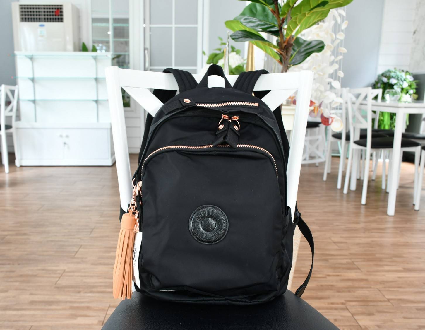 KIPLING Delia Medium Backpack with Front Pocket and top handle กระเป๋าเป้ไซส์ขนาดกลาง วัสดุ Polyester100% อะไหล่สี Rose gold พวงกุญแจmonkeyและพู่หนังrubber เพิ่มความหรูหรา