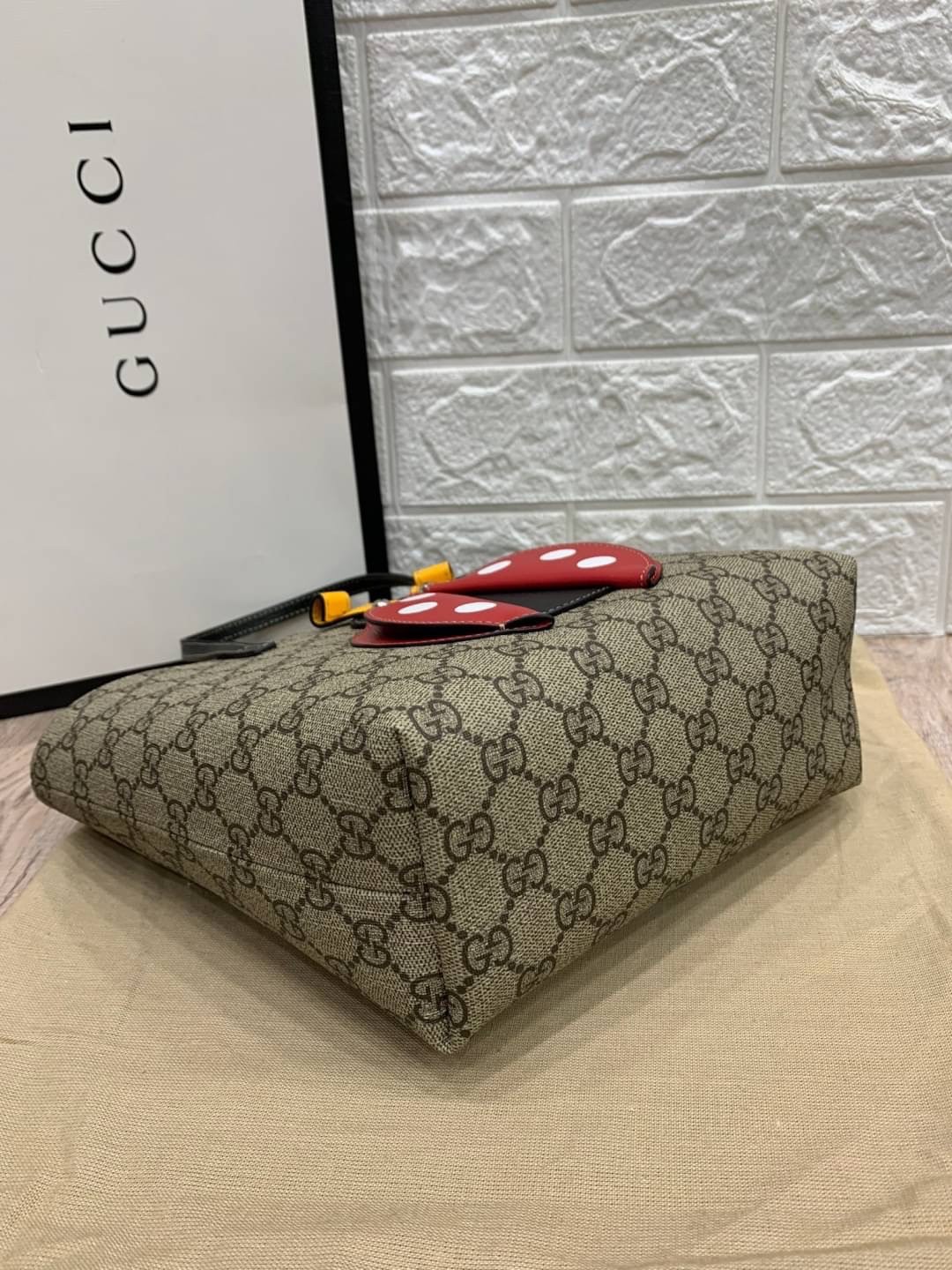 รวมแบบ GUCCI Children's tote bag / Gucci kid tote / Gucci bag พร้อมส่งสต๊อกแน่น กับกระเป๋าโท้ทคิดท์ ไซส์น่ารักน่าใช้ ฮอตไม่หยุด เด็ดทุกดีไซน์ มีลายเข้าใหม่มากกว่าในรูปนะคะ **สินค้าเกรดออริจินอล 1:1 สลับแท้ งานสวยตามรูป ภาพถ่ายจากงานขายจริง ใช้งานต่าง