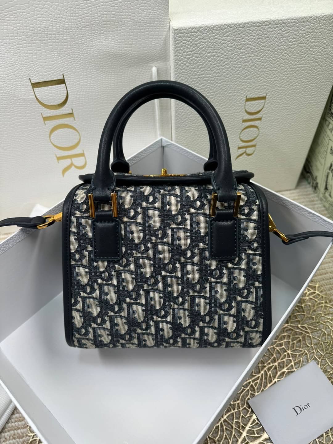 DIOR SMALL BOSTON BAG White Box Calfskin / DIOR Box Bag พร้อมส่ง กระเป๋าสะพายทรงกล่อง New for Winter 2023 คอลผู้ดี สวยหรู ตอบโจทย์และแมทช์ได้กับทุกลุคทุกสไตล์