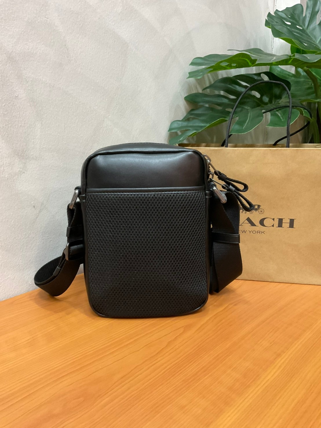 COACH NORTH/SOUTH EDGE CROSSBODY (COACH 5626) IN SIGNATURE CANVAS (COACH 6788) กระเป๋าสะพายผู้ชาย กระเป๋าสะพายรุ่นใหม่ ชนช็อป (!!)รุ่นหายาก สี COBALT MULTI วัสดุทำจาก หนังลูกวัวแท้ เนื้อเรียบ พิมพ์ลาย ขนาดกำลังดี