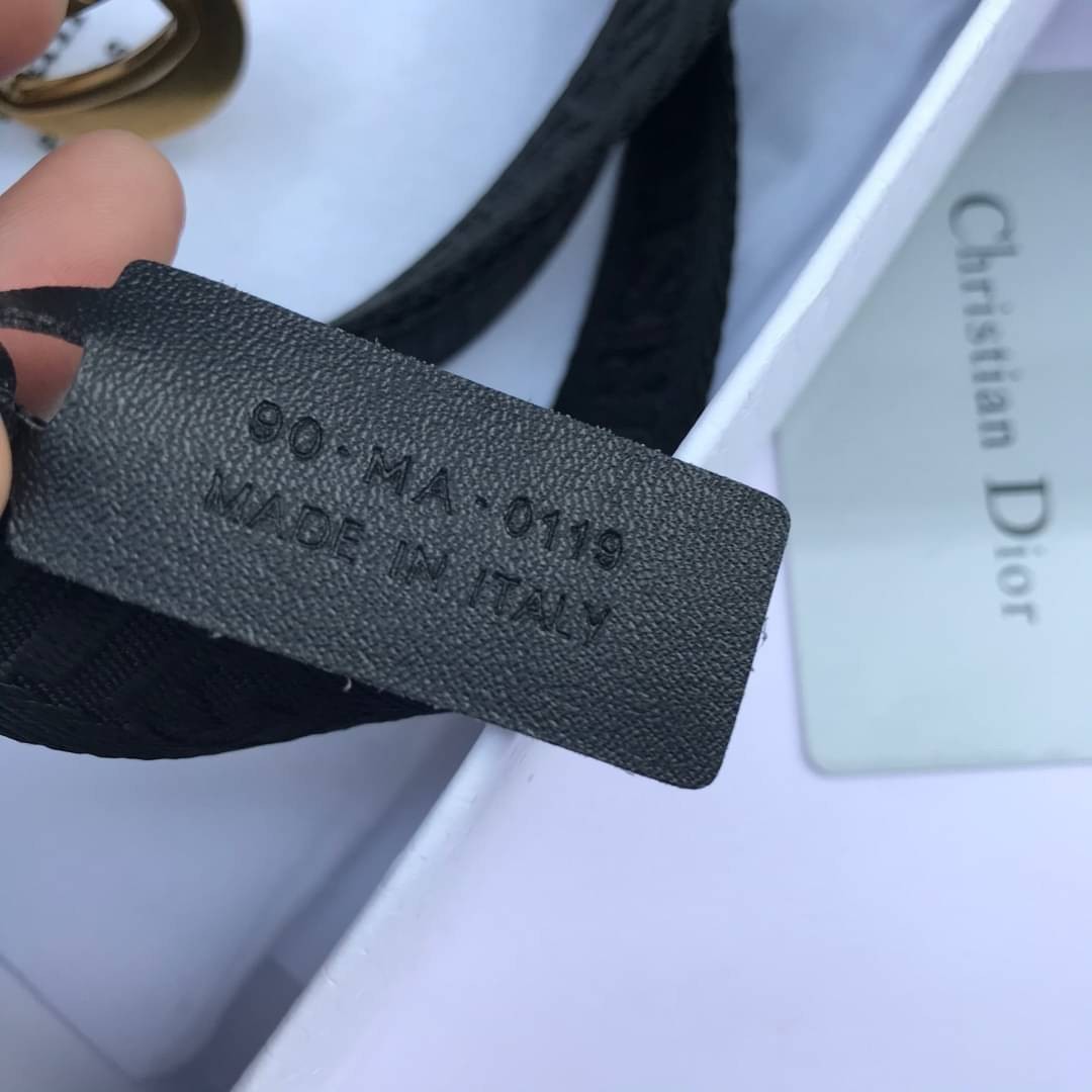 CD ♥️ Dior belt เข็มขัดสุดหรูสายผ้า มาแล้วค่าา งานคูลคุล เท่ๆ ใช้ได้ทั้งหญิงชาย ดีไซน์สุดคลาสสิคสไตล์ Vintage โลโก้ 3D Gold metal สวยงามมากค่ะ เข้าได้กับทุกลุ๊คสไตล์การเเต่งตัว สวยหรูดูดีมีระดับ ไอเท็มนี้แนะนำเลยค่าา