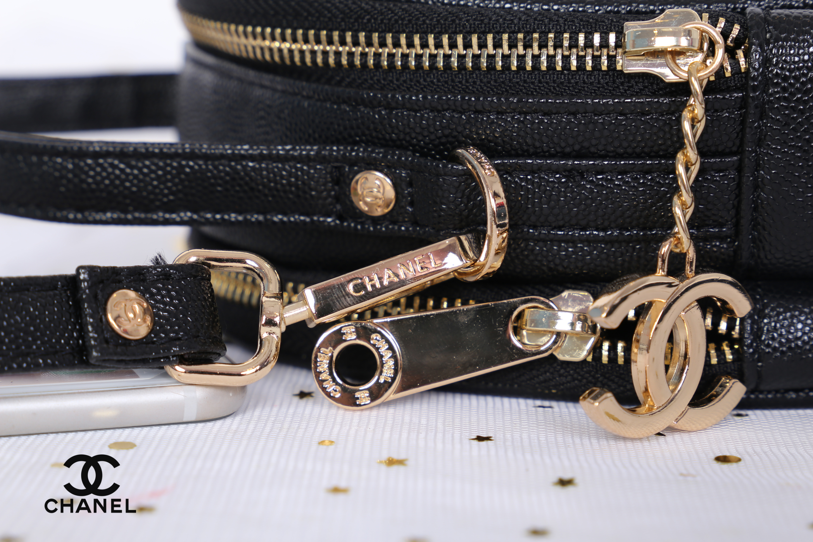 CHANEL Chanel Triple crossbody with two zip กระเป๋าสะพายใช้งานได้ทั้งแบบถือ และสะพาย crossbody หนังลายคาเวียร์