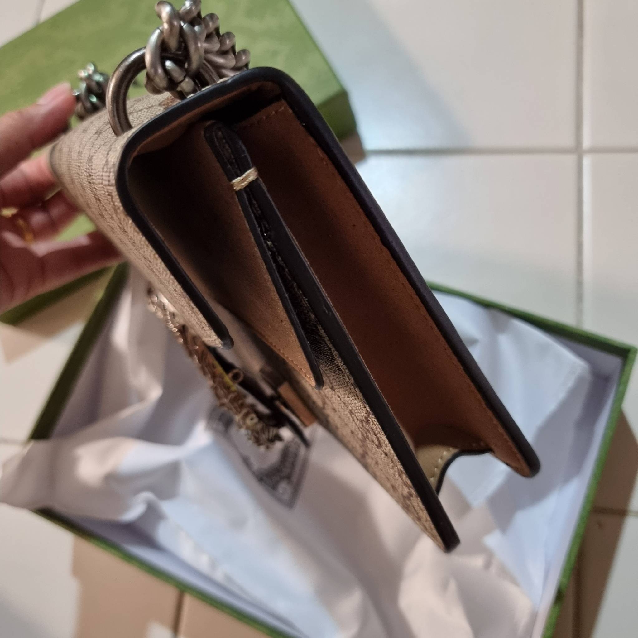 Gucci Mini Dionysus GG Shoulder Bag น้องมินิ ไซส์เล็กสุดเลิศ จัดให้แล้วจ้า!! ฮอตสุดไม่มีใครเกิน สวยจริงไม่ทิพย์!! GC CROSSBODY BAG WITH GWP สุดคุ้มกับกระเป๋าสะพายรุ่นที่สาวๆต้องไม่พลาด!! ดึงดูดและสะกดสายตาด้วยอะไหล่ดีเทลหรูรูปหัวสิงโต วัสดุหนังแคนวาส ทนทา