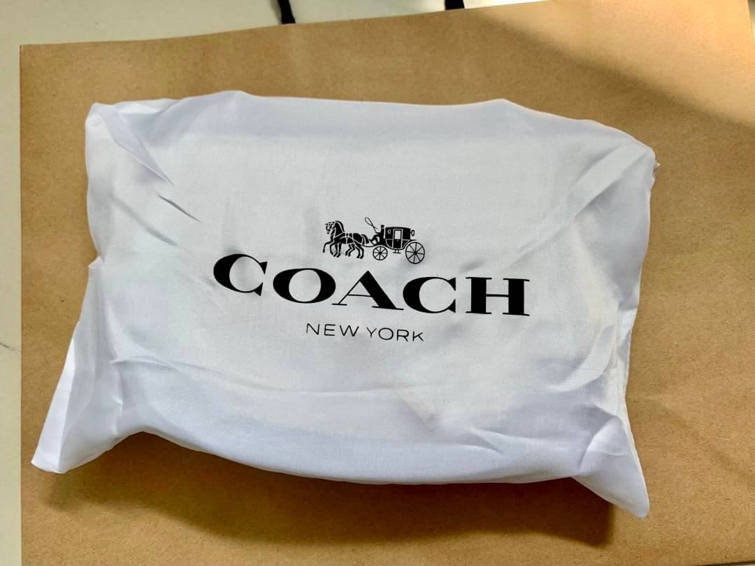 OUTLET 】COACH REMI SADDLE BAG IN COLORBLOCK ((1330)) รุ่นแนะนำ คลาสสิคน่าใช้มากๆ วัยใสๆใช้ดีค่ะ 😘 พร้อมส่งที่ไทยอีกครั้ง! กระเป๋าสะพายข้าง//ครอสบอดี้ร์//หรือทบเป็นสายคู่สะพายไหล่ได้ค่ะ แล้วแต่ชอบเลยค่ะ! วัสดุหนังแท้ ลายหนังสวยมากๆค่ะรุ่นนี้ หลงรัก