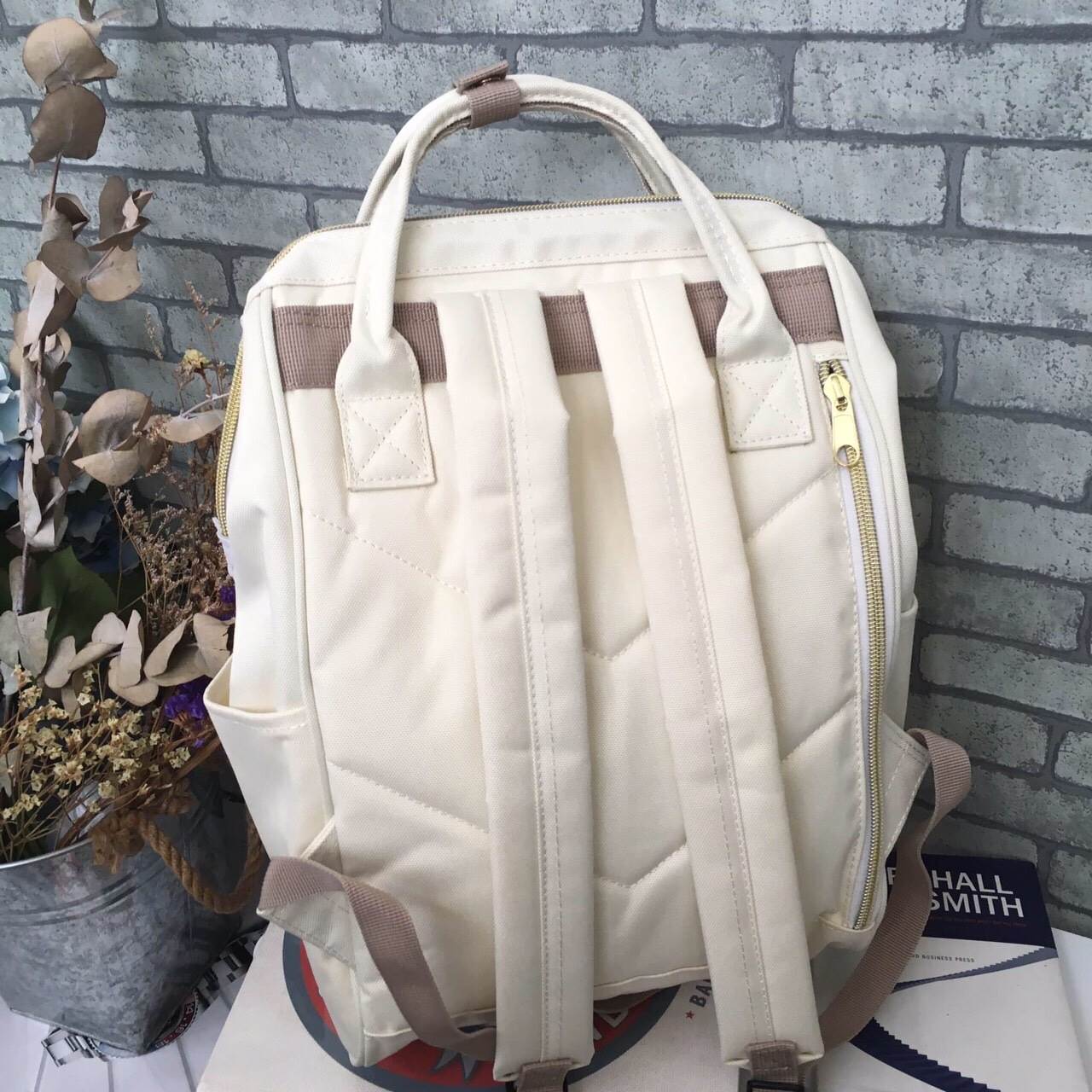 รุ่นขายดีค่า Sun earth & U รุ่นหมี Benjamin รุ่น Classic (Canvas ใบใหญ่) by anello Anello อัพเดทเทรนด์กระเป๋าที่กำลังมาแรงในตอนนี้ หลังจากที่หลายคนกำลังนิยมใช้กระเป๋าสุดฮิต อย่าง Anello จากประเทศญี่ปุ่นตอนนี้ทางแบรนด์ได้เพิ่มคอลเลคชั่นใหม่ขึ้นชื่อว่า Sun 