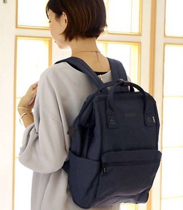 Anello Mottled Polyester Mini Backpack เป้แบรนด์ดังแห่งปี วัสดุ poleyester canvas เนื้อผ้าเรียบหรู และทันสมัย ดีเทลคล้ายรุ่น original ต่างตรงที่ด้านหน้าเป็นงานปักโลโก้สวยงาม และหัวซิป สกรีนโลโก้แบรนด์สีสันเข้ากับตัวกระเป๋า รุ่นชน shop มีหลากสีให้เลือกสรรค