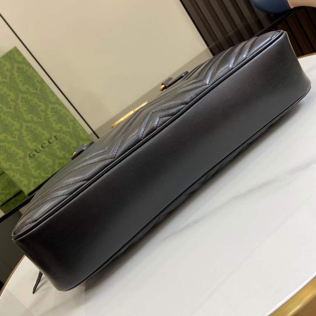 14" GUCCI GG MARMONT MEDIUM TOP HANDLE BAG กระเป๋าสะพายไหล่ใบใหญ่ หนังลายเชฟร่อนรุ่นใหม่ต้อนรับซัมเมอร์ สวยหรูตามตามแบบฉบับแบรนด์