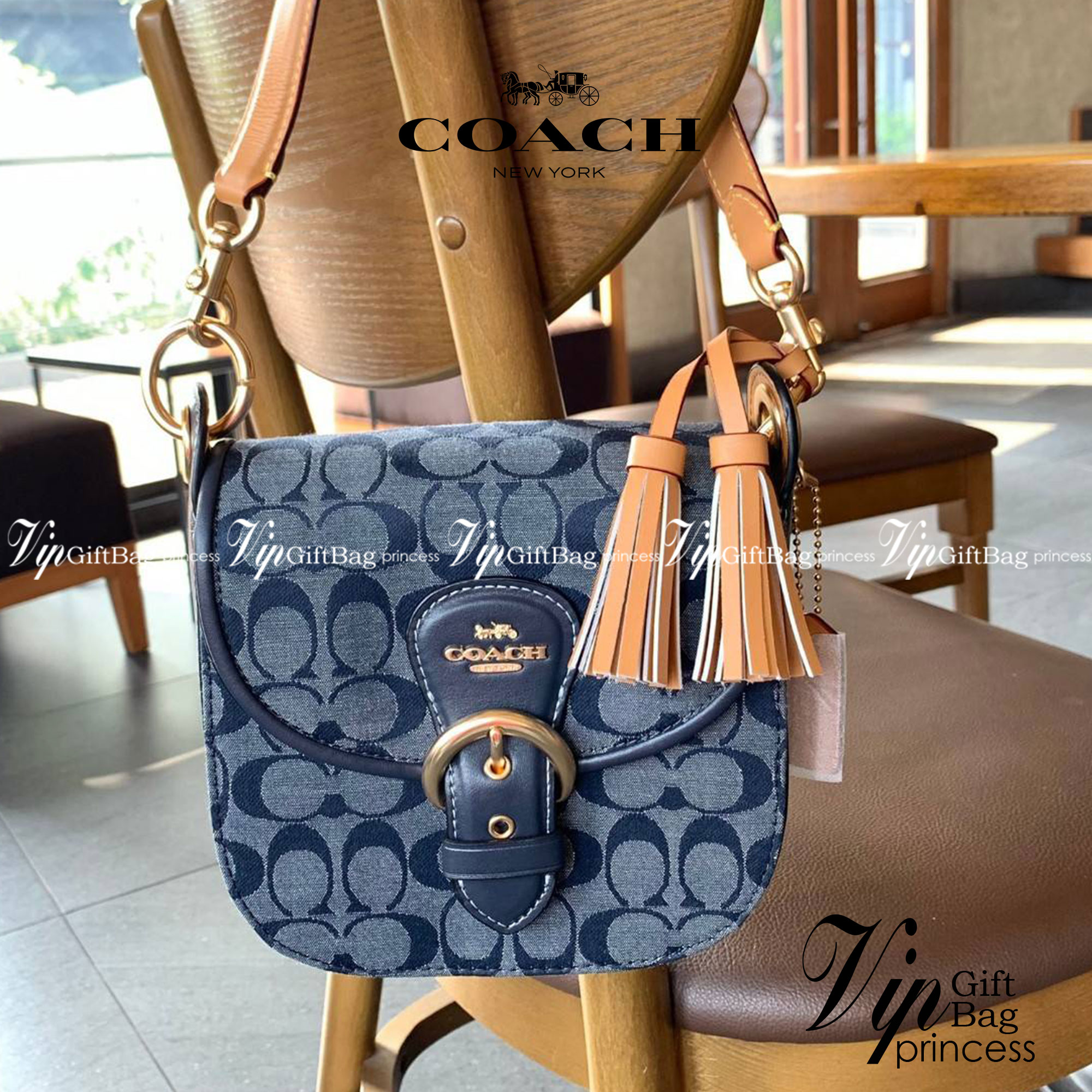 COACH KLEO IN SIGNATURE CHAMBRAY ((C8512)) / Kleo Shoulder Bag 23 In Signature Chambray 📣พร้อมส่งที่ไทย กับคอลเลคชั่นใหม่ล่าสุด ที่คุณต้องมี! สุดคุ้ม! กระเป๋าหิ้ว//ไคล้องไหล่//หรือสะพายข้างได้ วัสดุผ้า Chambray ทอลายแบรนด์ตัดขอบหนังแท้ได้สวยงามค่ะ