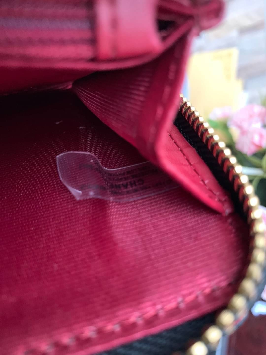 Chanel Short Wallet Caviar Skin กระเป๋าสตางค์แบบสั้น งานพรีเมี่ยมกิ๊ฟสุดพิเศษ มาพร้อมกล่องและการ์ด สำหรับมอบเป็นของขวัญให้กับคนพิเศษในโอกาสดีๆ กระเป๋าสตางค์สั้นใบนี้สามารถใช้งานได้ทั้ง2ด้าน มีทั้งด้านช่องซิปใส่เหรียญ อีกด้านสำหรับใส่ธนบัตรและการ์ด วัสดุลา