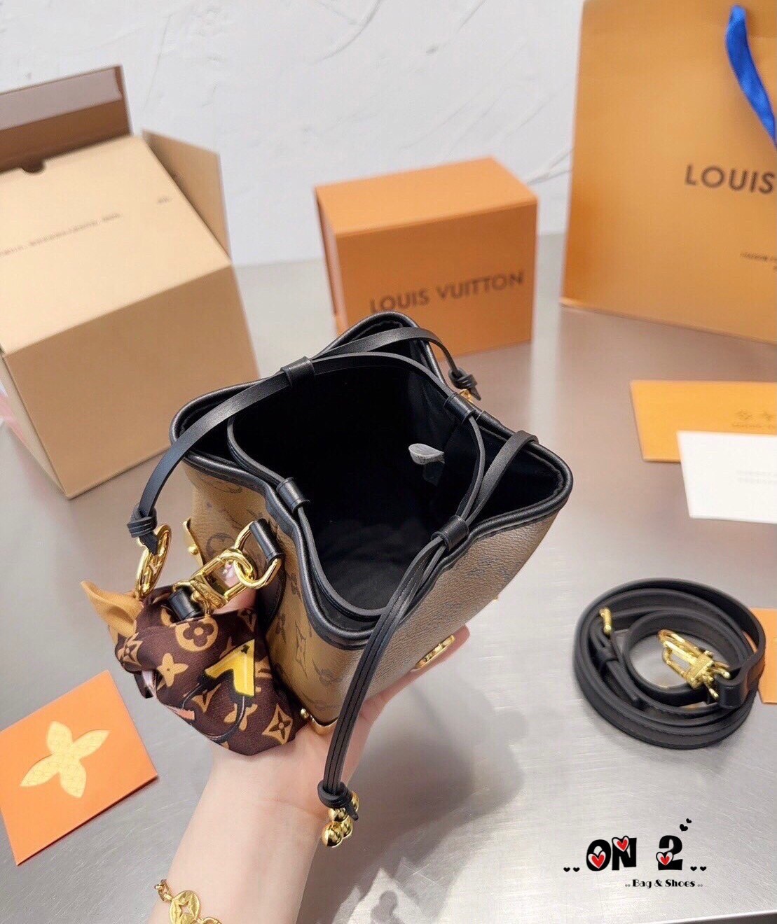 LV neonoe monogram mini / LV mini bucket bag / LV NeoNoe Purse Mini อีกหนึ่งรุ่นท็อปฮิต กับดีไซน์ใหม่ไซส์มินิ ใบจิ๋วน่ารักลูกคุณหนูมาในกล่องLV 2ชั้น หรูหราใช้เองหรือให้เป็นของขวัญก็ดีต่อใจมากๆ