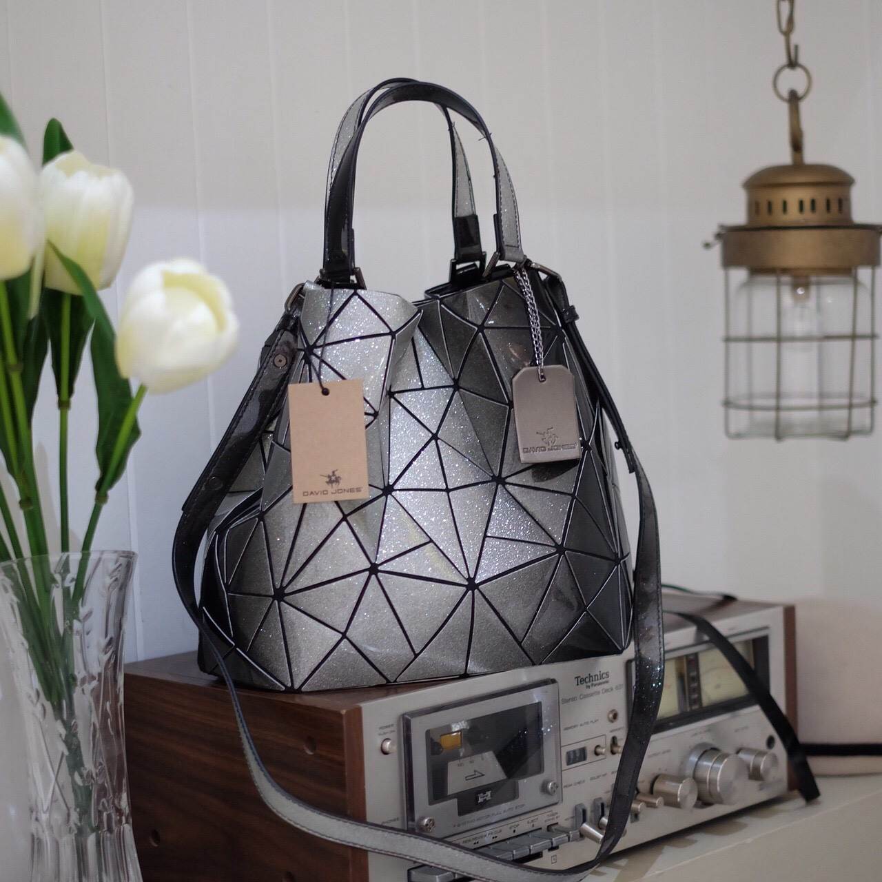 ใหม่ ล่าสุด Mix shade colors !! Tone สี Limited พิเศษที่ สวยไม่ซ้ำใคร แถมยังลาย หายาก ❤️ปรับทรงได้ 2 แบบ น่ารักมาก ค่า ( เนื่องจากสีเฟด ดังนั้นแต่ละใบลายสีอาจจะมีความแตกต่างกัน ) แต่ยังคงสวย แน่นอนค่า 👉🏻👉🏻กระเป๋า จาก