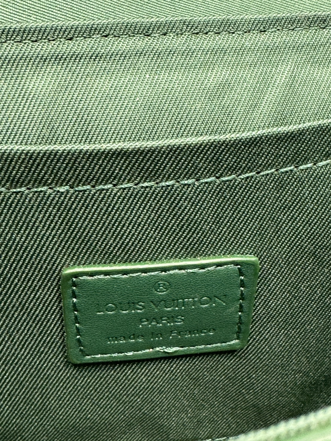 LV Soul Trunk Monogram Heritage Canvas Bag กระเป๋าสะพายทรงกล่องสีเขียวสดใส รุ่นใหม่สุดไอคอนิก มาพร้อมชาร์มห้อยรูปอุ้งเท้าน้องหมาน่ารักโดดเด่นน่ารักมากๆ สะพายข้างชิคๆ พร้อมตอบรับได้ทุกลุค ทุกสไตล์ไปเลยจ้า