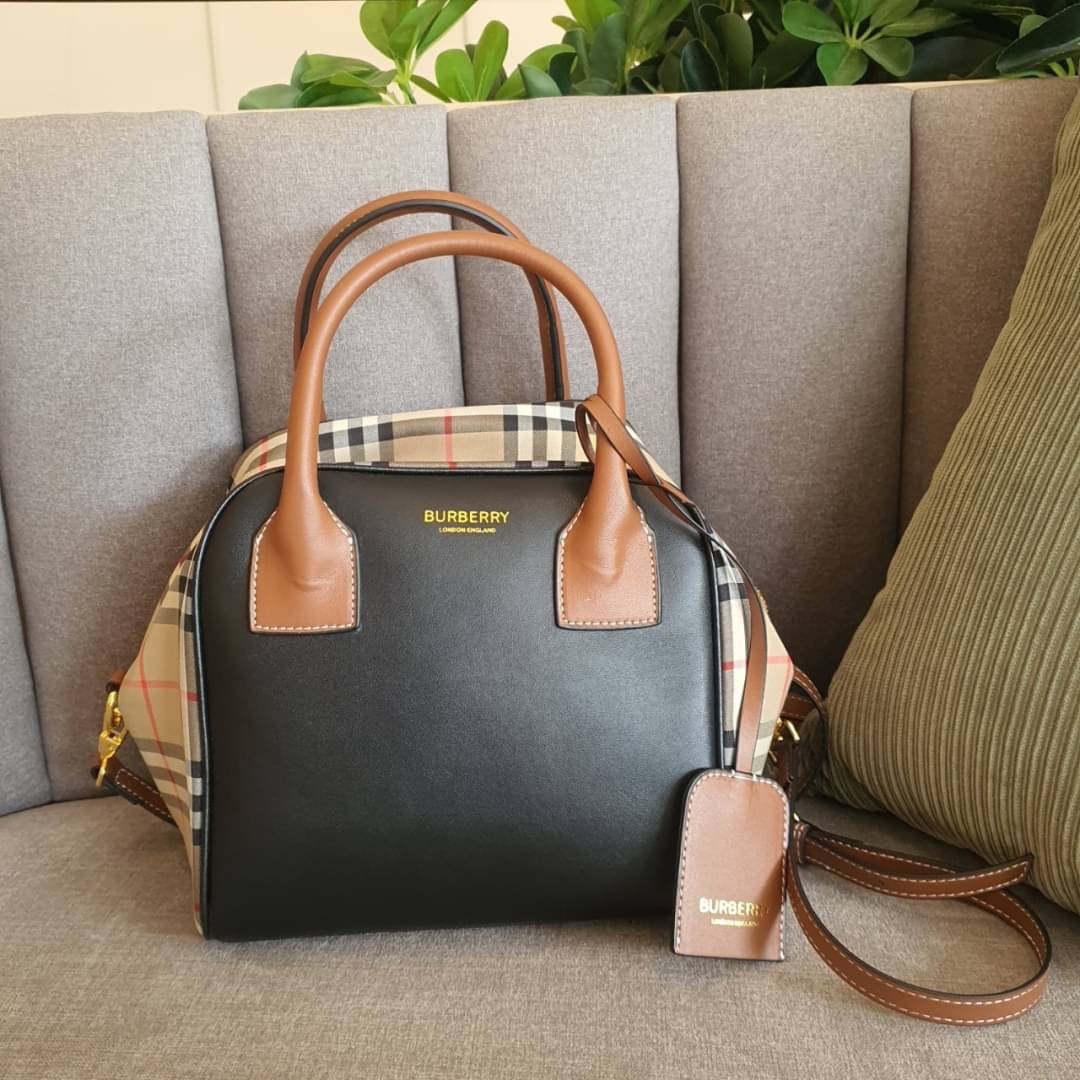 Burberry Cube Shoulder Bag Black / Burberry Vintage Checked Cube Bag / WOMAN BURBERRY HANDBAGS กระเป๋าถือ กระเป๋าสะพายครอสบอดี้ วัสดุหนังสีดำตัดด้วยผ้าลายซิกเนเจอร์แบรนด์