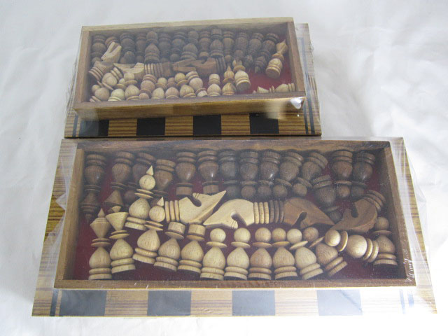 ชุดหมากรุกสากลไม้ตัวไม้และกระดานไม้