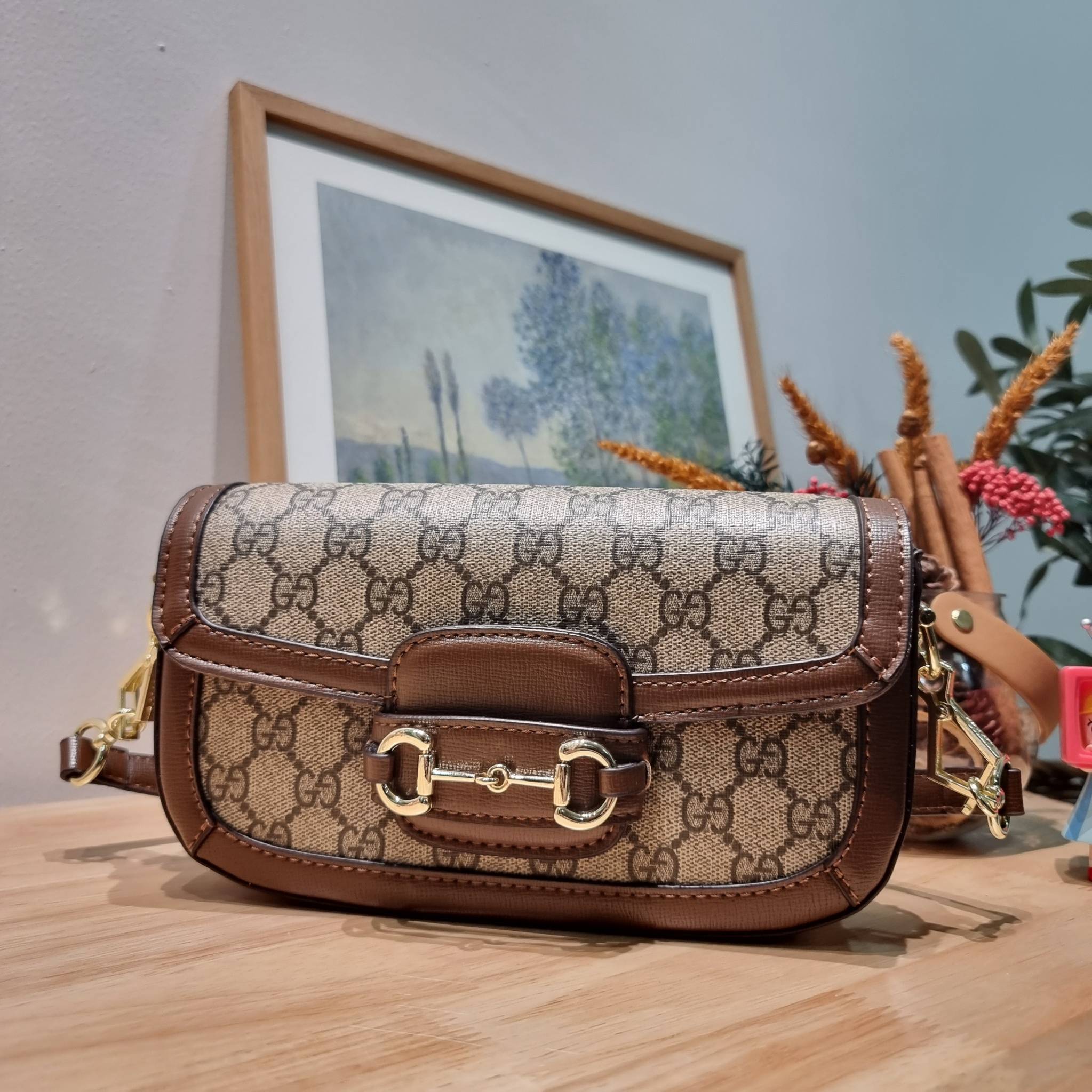 GUCCI Horsebit 1955 shoulder bag / GC STRAP MINI SHOULDER BAG กระเป๋าสะพายไหล่/สะพายข้าง ทรงคลาสสิค ไซส์ใหม่ ตอบโจทย์คนที่ไม่ชอบความใหญ่โต น้องจัดให้ไปเลย!!