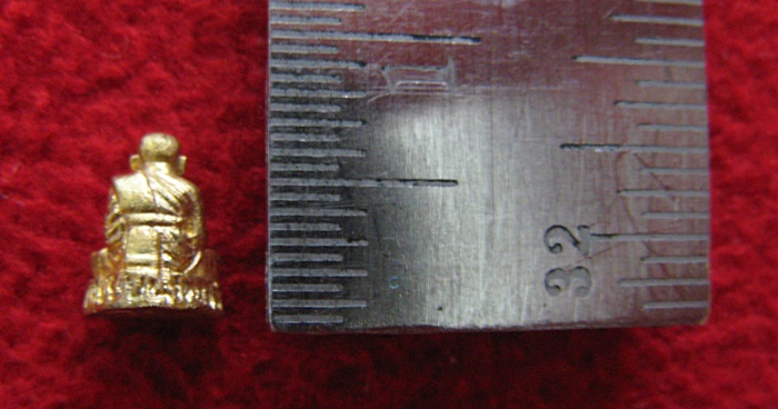 หลวงปู่ทวดองค์จิ๋ว สูง 7 มิลลิเมตร เนื้อทองเหลือง วัดถ้ำเขาเต่า จ.ประจวบคีรีขันธ์พร้อมกล่องและใบคาถาค่ะ