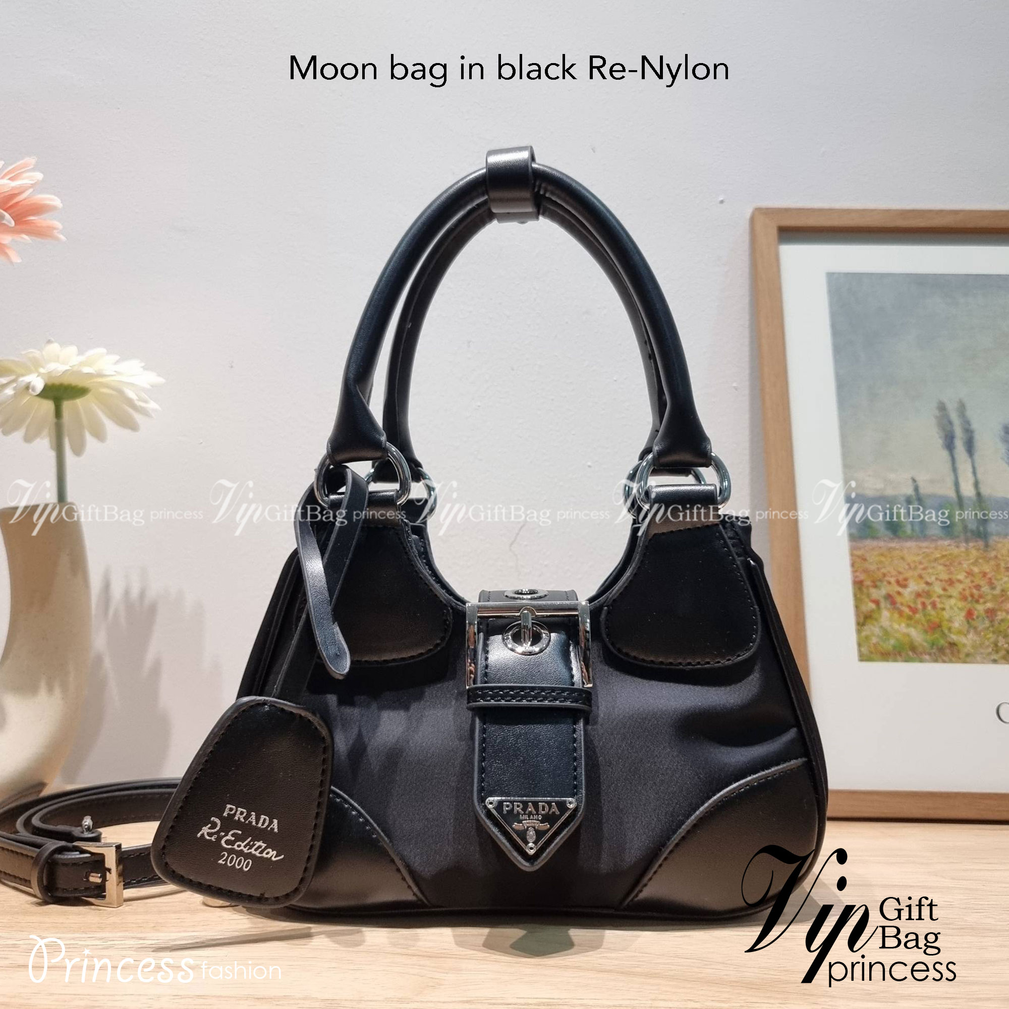 Prada Moon bag / PRADA RE-NYLON AND LEATHER MOON PADDED BAG ใหม่ล่าสุด กับคอลที่ใครๆเห็นก็ต้องรัก ขนาดกำลังน่ารัก ดีไซน์สวยดุ และยังดูแพงได้อีก