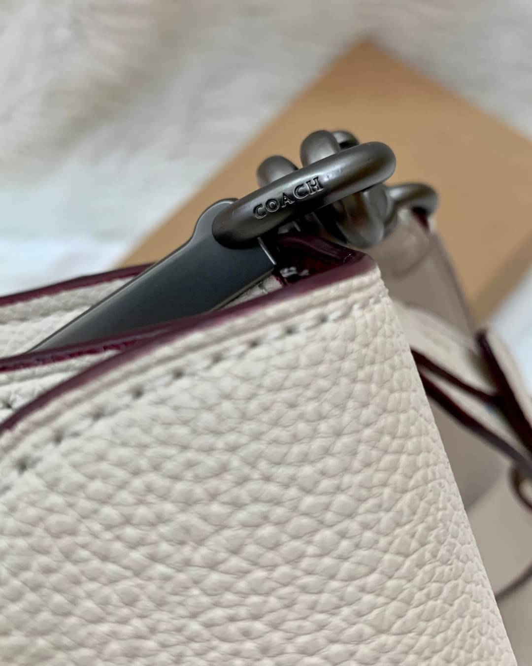 OUTLET 】รุ่นหายาก รุ่นตามหา ห้ามพลาดค่ะ! COACH TABBY FLORALPRINT ((B2081-630)) Wildflower-print Leather Shoulder Bag In White พร้อมส่งอีกครั้งค่ะ! กระเป๋าหิ้ว//สะพายไหล่//สะพายข้างได้หรือถือแบบคลัทออกงานได้เลย สุดคุ้ม! หนังแท้นิ่มอย่างดี 🌸 จุดเด่น