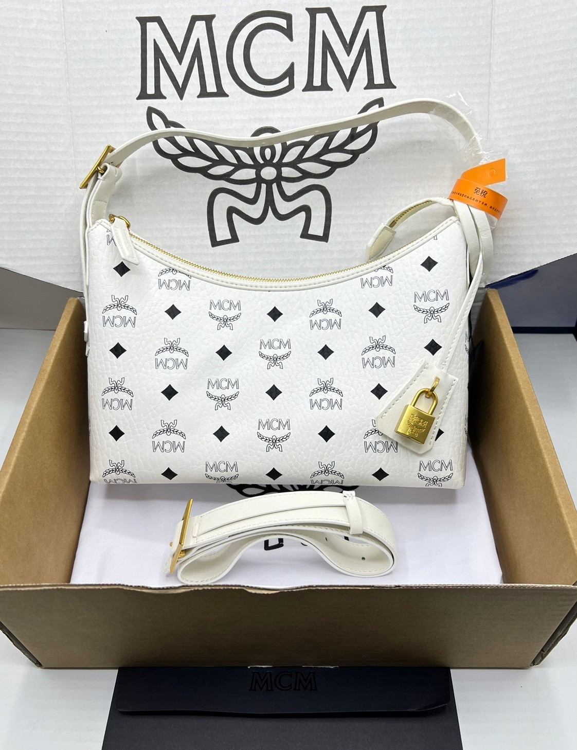 M.C.M Aren Hobo Bag in Visetos กระเป๋าสะพายทรงโฮโบ คลาสสิกทันสมัย เกรดท็อปออริ 1:1 สลับแท้ ใช้งานต่างประเทศได้