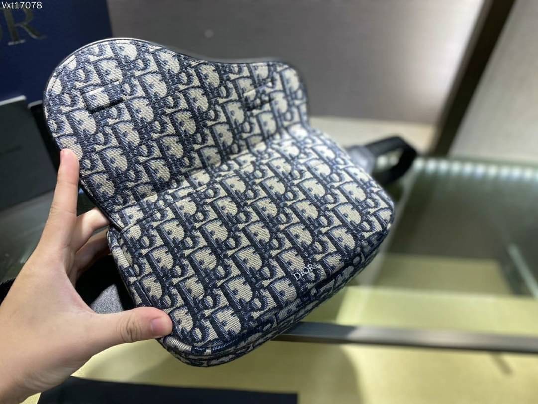 CHRISTIAN DIOR BEIGN AND OBLIQUE JACQUARD SADDLE BELT BAG / Dior Belt Bag เกรดใช้งานสลับของแท้ เกรดออริจินอล ภาพสินค้าถ่ายจากงานขายจริง ใช้งานต่างประเทศได้