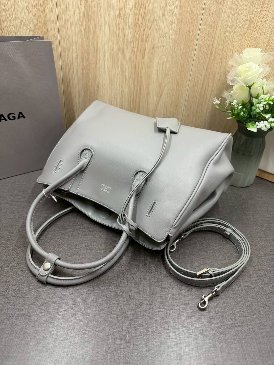 ORI หนังแท้ | Balenciaga Carry All Hampton Bag / Balenciaga Tote Bag 33cm กระเป๋าสะพายทรงโท้ท ภายในโล่งกว้าง ดีไซน์เรียบง่าย เรียบหรู