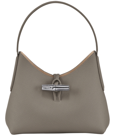 Longchamp ROSEAU Sac porté épaule XS กระเป๋าสะพายไหล่ซึ่งเป็นหนึ่งในแฟชั่นไอเทมที่สาว ๆ ส่วนใหญ่จะต้องมีไว้ใช้งานกันอย่างน้อยคนละหนึ่งใบแน่นอน ใช้งานสะดวก คล่องตัว ทั้งยังมีดีไซน์ให้เลือกหลากหลายตั้งแต่แบบหรูหรา น่ารักสดใส ไปจนถึงเรียบโก้ ให้คุณเลือกหยิบม