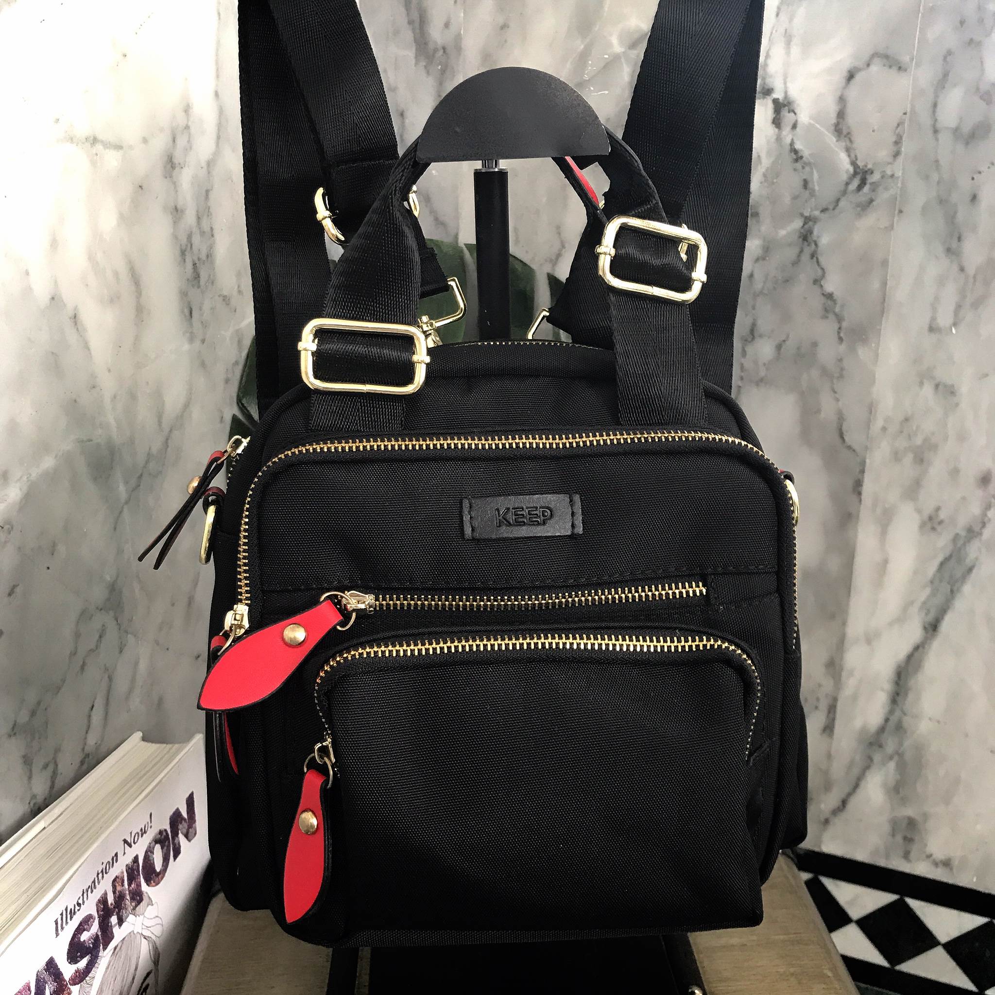 New arrival • KEEP Allday BAG • กระเป๋าถือ/สะพายได้หลากหลายการใช้งานคะ 👑กระเป๋าสวยๆ ปรับการใช้งานได้หลากหลายรูปแบบ ใบนี้ ร้านแนะนำเลยคะ ตัวกระเป๋าเป็นผ้า Canvasเนื้อหนา ขนาดกำลังดี มีช่องซิปไว้แบ่งเก็บของได้หลายช่อง ด้านหน้า 4 ด้านหลัง 1 มีสายให้ 