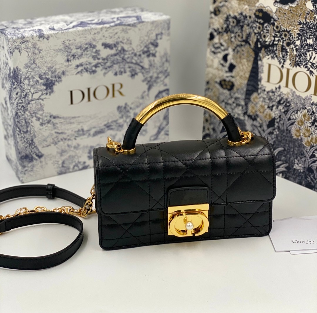 Mini Dior Ange Bag Macrocannage CD clasp with white resin pearl กระเป๋าถือพร้อมสายสะพาย ประดับตัวล็อคมุก สวยงามเหนือกาลเวลา เกรดออริ 1:1 ใช้งานต่างประเทศได้