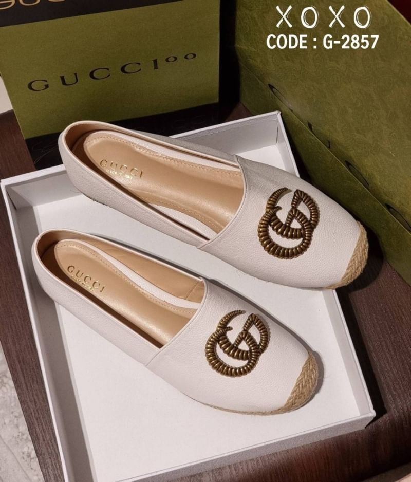 Gucci คัชชู หน้ายู ใส่สบาย น้ำหนักเบา วัสดุหนัง PU ด้านบนติดโลโก้แบรนด์ สวย หรู ดูแพงเกินราคาขาย