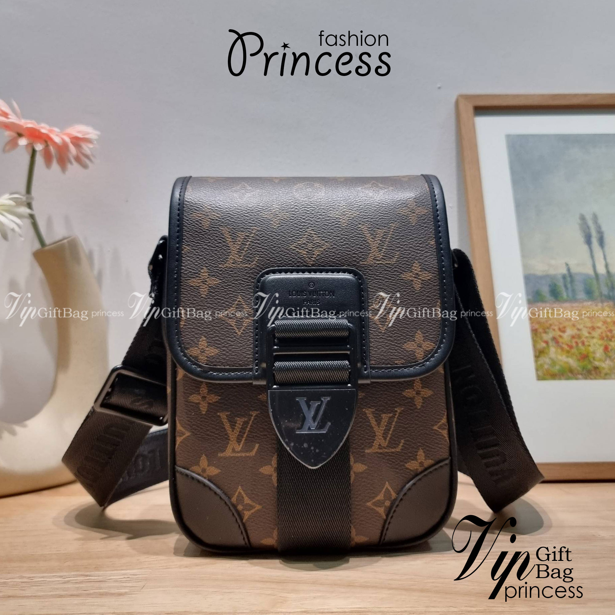 LV S-Lock Vertical wearable wallet กระเป๋าสะพายข้างสำหรับหนุ่มๆ LV crossbody bag ใหม่ล่าสุด ได้ชิคๆเท่ๆก่อนใคร ไม่ต้องรอพรีฯ ราคาดีวัสดุหนังแคนวาสคุณภาพดี ดีไซน์ดูแพง