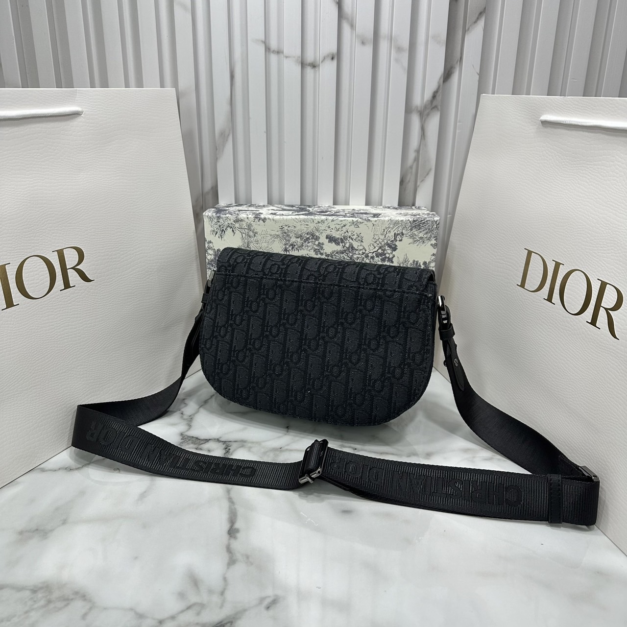 DIOR Saddle Messenger Bag Oblique Jacquard and Grained Leather กระเป๋าสะพาย Saddle pouch คู่ใจท่านชาย เอกลักษณ์ที่หรูหราตลอดกาล เกรดออริ 1:1