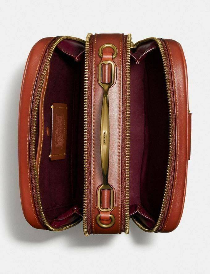 COACH 703 RILEY LUNCHBOX BAG IN SIGNATURE CANVAS กระเป๋า crossbody ทรงกล่องอยู่ทรง ดูแพง วัสดุหนังแคนวาสเคลือบลาย ตัดด้วยอะไหล่ทองเหลือง สวยเข้ากันสุดๆ!! มีช่องหลัก 2 ฝั่ง เปิด-ปิดด้วยซิป ใบนี้สะพายแล้วโดดเด่น ถ่ายรูปขึ้นกล้องแน่นอนจ้า Best item!!