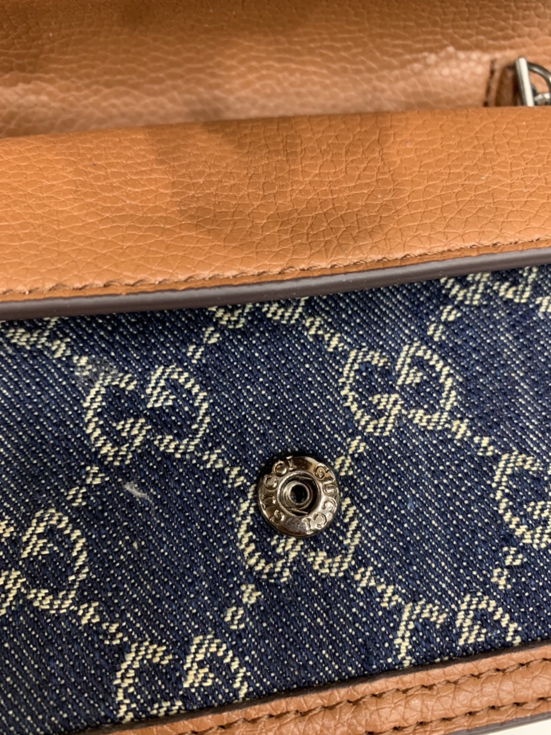 หนังแท้ GUCCI Denim Dionysus mini bag / GG Dionysus Shoulder bag / GG Denim Dionysus พร้อมส่งที่ไทย กระเป๋าสะพายข้างเดนิมสีเข้มสลับหนังแท้สีน้ำตาลงาช้าง เกรดหนังคุณภาพดียิ่งใช้หนังยิ่งสวย โทนสีน่าใช้มากก มาในดีไซน์คลาสสิคเรียบหรูเข้ากับทุกลุ๊คแบบไม่มีเอ้า