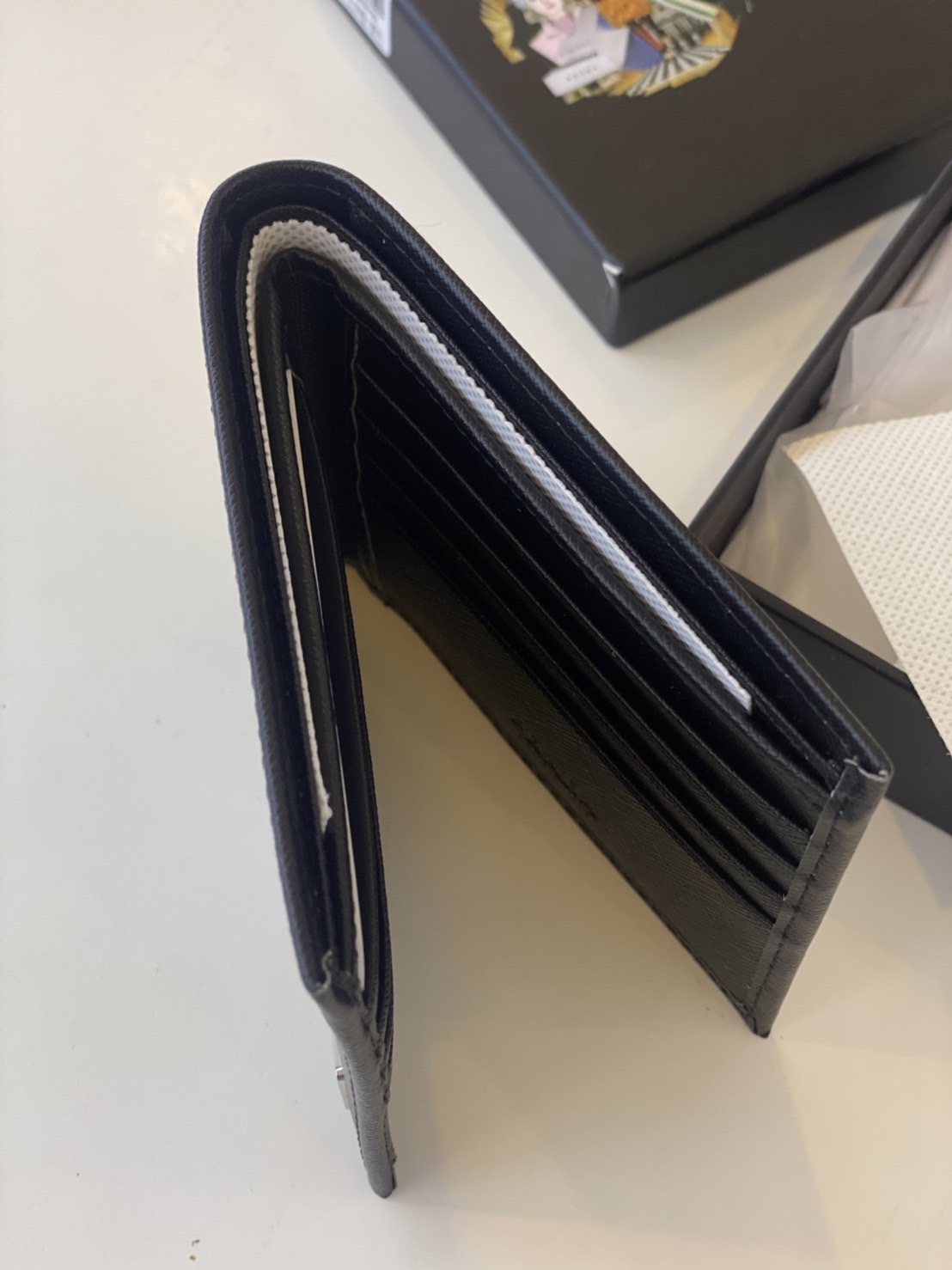 PRADA Short Wallet Men / Prada Leather Wallet - Black เกรดออริจินอล พร้อมส่งที่ไทย พร้อมกล่อง Box Set