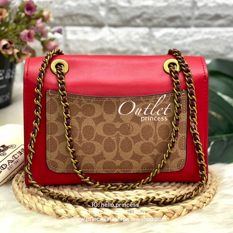 COACH PARKER SIGNATURE SHOULDER BAG กระเป๋าสะพายข้าง/ crossbody หนังแกะแท้ น้ำหนักเบา สวยหรู เปิดปิดกระเป๋าแบบหมุนล็อค อะไหล่รูปเป็นดอกคามิเลีย ภายในกระเป๋ากว้าง แบ่ง 2 ช่องหลัก ช่องซิปคั่นกลางเป็นสัดส่วน ใส่ wallet ยาว ของส่วนตัวใช้ได้ บุหนังกลับผสมกำมะห