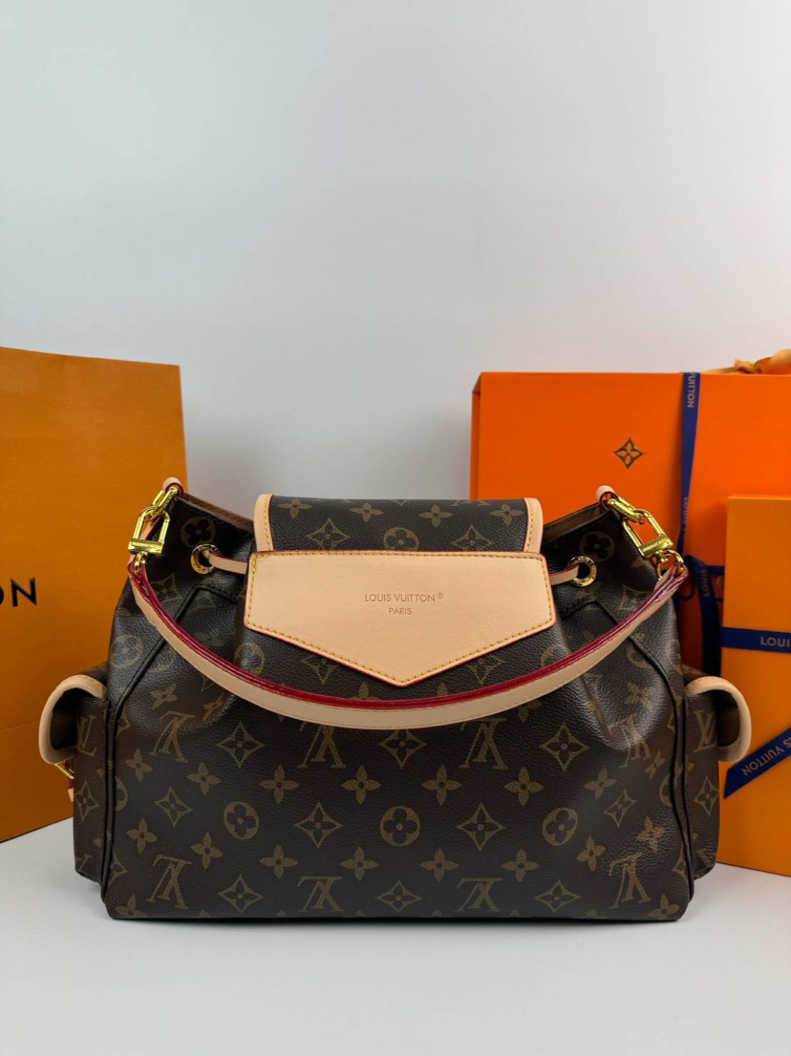 ORI หนังแท้ | LV Odyssee bag Monogram Canvas กระเป๋าสะพายดีไซน์ใหม่ คอลเลกชันประจำฤดูกาล Pre-Fall 2025 ออกแบบมาเพื่อเชิดชูมรดกล้ำค่าที่สืบทอดจากรุ่นสู่รุ่น ดีไซน์ทันสมัยใช้งานได้ทุกวัน
