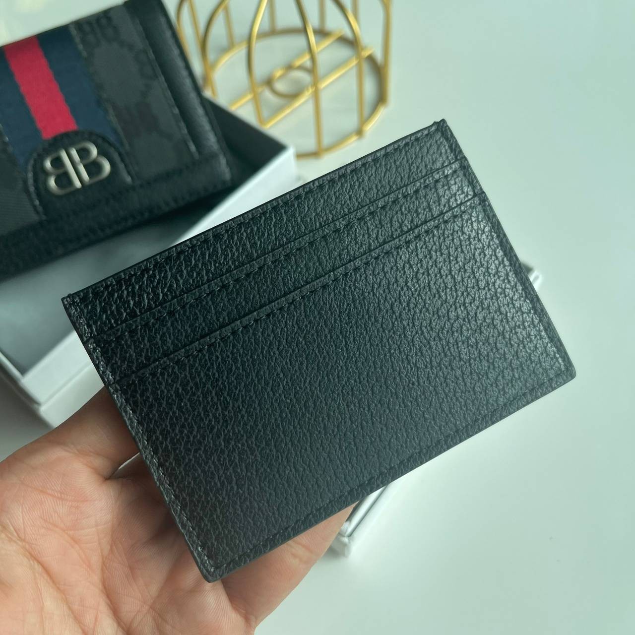 หนังแท้ Gucci X Balenciaga Card Holder The Hacker Project มาแล้วจ้า ฮิตมาก อย่าตกเทรนน้าา ใช้ได้ทั้งหญิงชาย งานหนังแท้สวยมากค่ะ ยิ่งใช้หนังยิ่งสวย พร้อมส่งที่ไทย ภาพสินค้าถ่ายจากงานขายจริง ใช้งานต่างประเทศได้