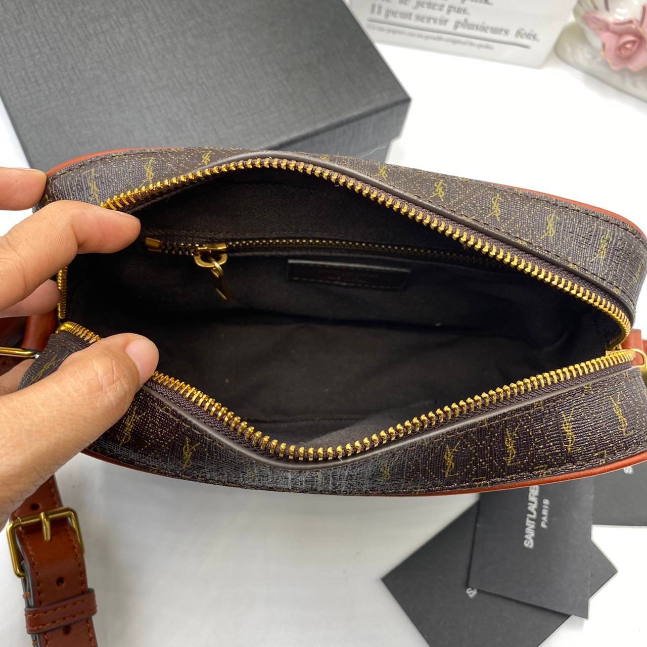 VIP 】หนังแท้ YSL SAINT LAURENT Leather-Trimmed Monogrammed Coated-Canvas Messenger Bag